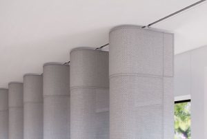 Priglaistomas lubinis užuolaidų bėgelis, pritaikytas pagal lango matmenis Klaipėdoje ✅