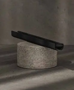 Lubinis juodas užuolaidų bėgelis, pritaikytas pagal lango matmenis Klaipėdoje