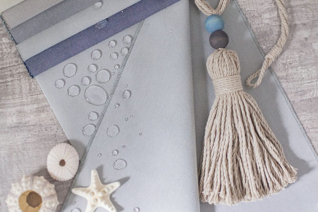 Drėgmei atsparių audinių paletė, primenanti natūralaus audinio tekstūrą